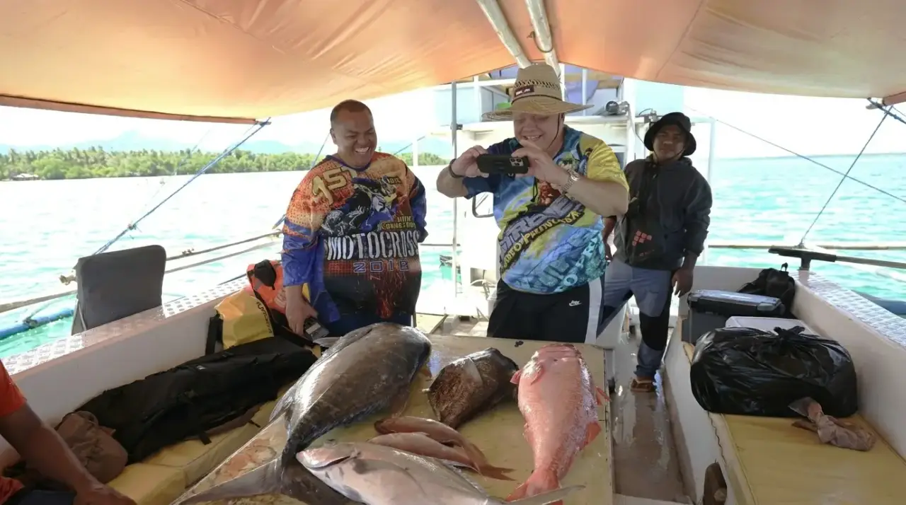 Catching trophy tuna in Roxas